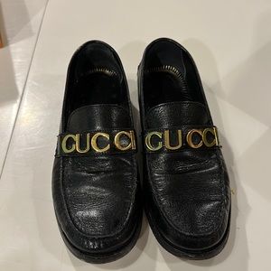 Gucci cara logo loafer